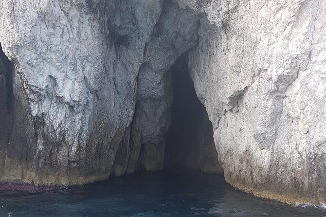 Private tour - The Sea Caves and Natural Wonders