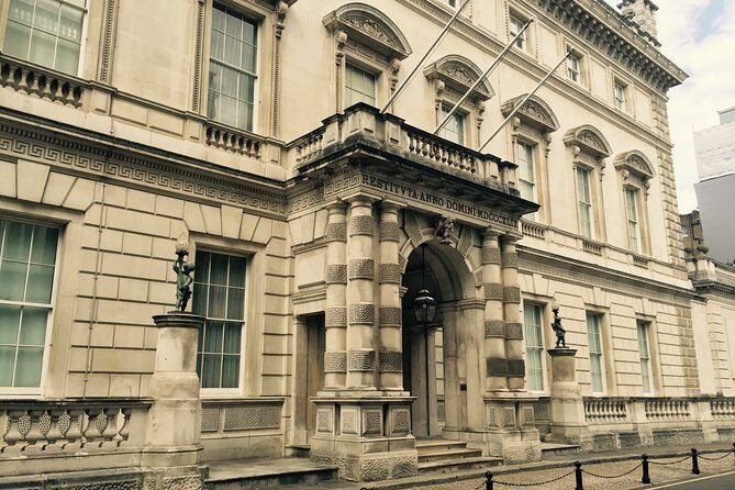 Private Tour: Downton Abbey London Locations by Taxi - An In-Depth Look at the Tour Experience