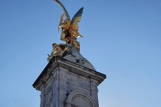 Private Tour: Downton Abbey London Locations by Taxi - Kensington Palace and Genteel Shopping Districts