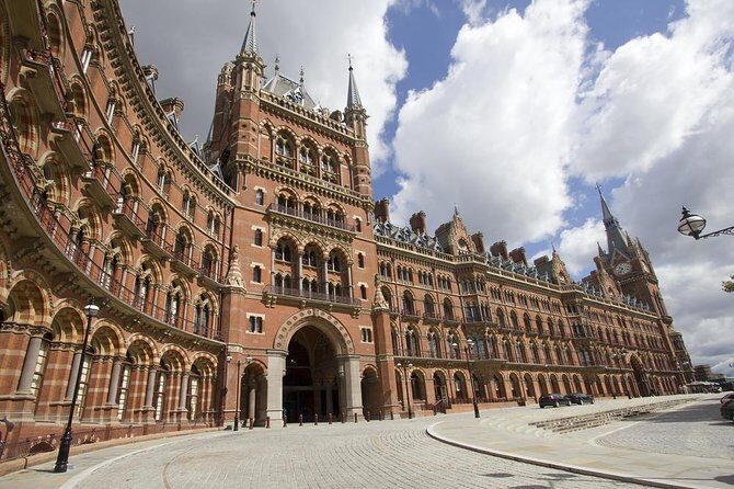 Private Tour: Downton Abbey London Locations by Taxi - The Historic Heart of London
