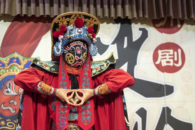 Private Tour: Experience Precious Ear Treatment,Dinner with Face-changing Show - Savoring Sichuan Cuisine and the Face-Changing Show