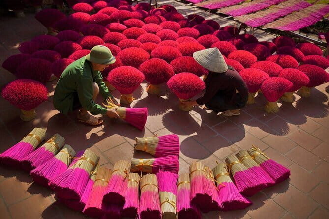 Private Tour Explore Incense Village & Duong Lam Ancient Village - Key Points