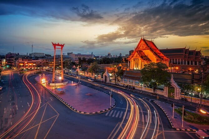 Private Tour Explore the Bangkok Night by Eco Tuk Tuk Electric - Who Should Consider This Tour?