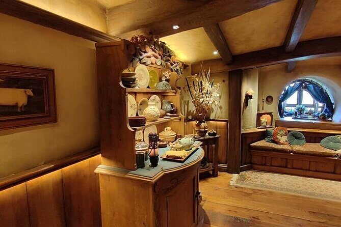 Private Tour from Auckland Hobbiton Movie Set and Te Puia Magic - A Closer Look at the Itinerary