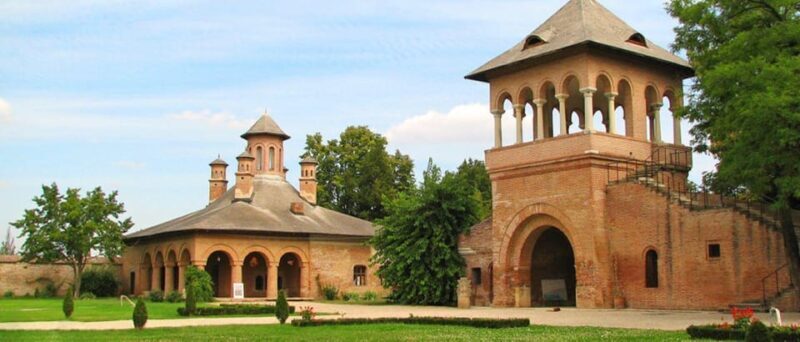 Private Tour from Bucharest to Dracula's tomb and Mogosoaia - FAQ