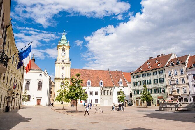 Private Tour from Budapest to Prague Sightseeing - Key Points