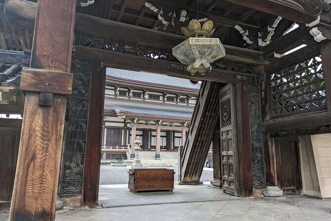 Private Tour From Kanazawa Gold Leaf and Sushi Delights - Authentic Experiences and Hidden Gems