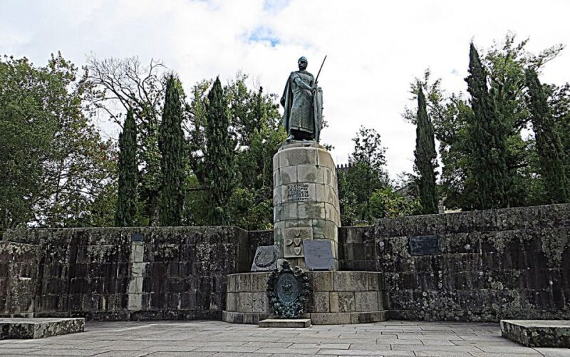 Private Tour From Porto: Guimarães and Braga with Lunch - Key Points