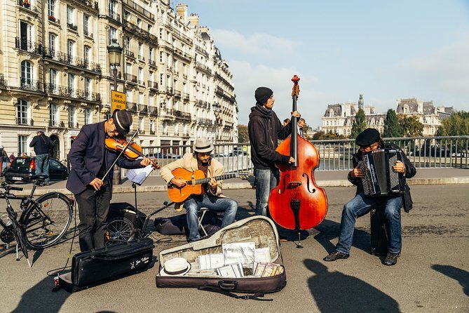 PRIVATE TOUR: Highlights & Hidden Gems of Paris With Locals - Why This Tour Works