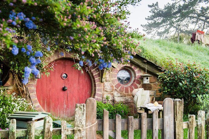 Private Tour: Hobbiton Movie Set & Hamilton Gardens Experience - The Sum Up
