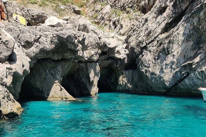 Private tour in a typical Capri boat - FAQs