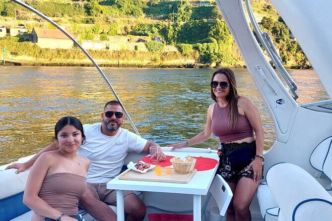 Private Tour in Douro, with tasting,on a Yacht for up to 5 People - FAQ