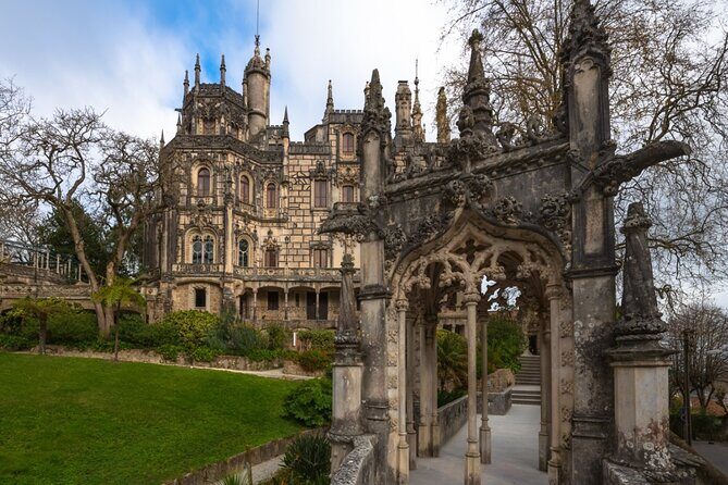 Private tour in Sintra, Cabo da Roca, Cascais. Wonderful day. - FAQ