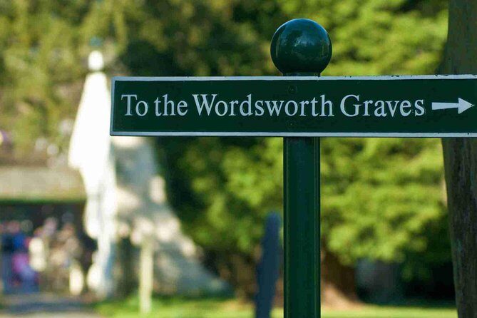 Private Tour: Lakeland Poets: Wordsworth and his circle - Full Day all-inclusive - Starting with a Historic Touch: Crosthwaite Church and Southey’s Grave