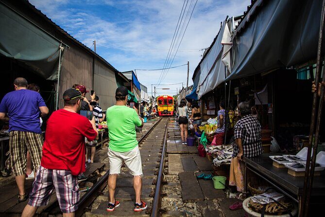 Private Tour : Mae-klong Railway & Damnoen Saduak Floating Market - FAQs