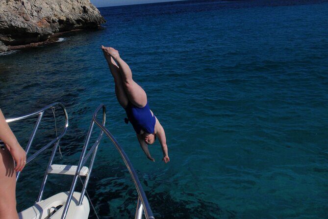 Private Tour of 4 hours at Sunset through the coves of Mallorca - FAQ