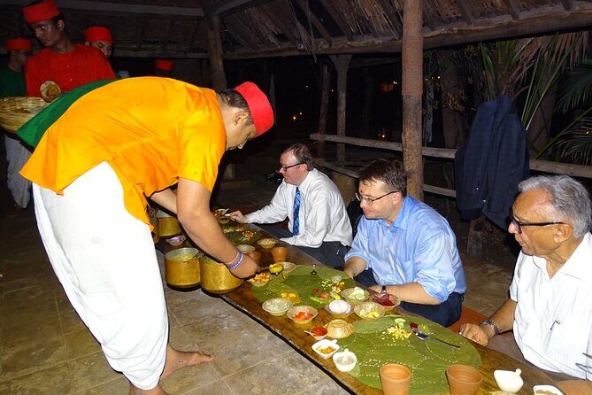 Private Tour of Ahmedabad's nightlife with Traditional Dinner - Key Points