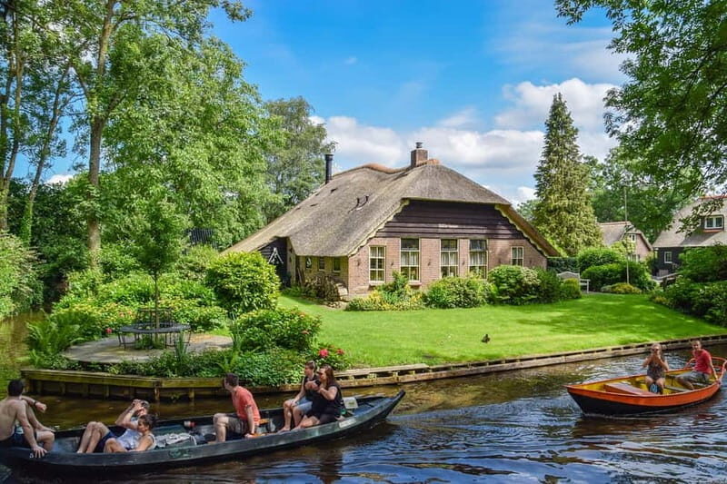 Private Tour of Giethoorn (Dutch Venice) & Batavia Land - Visiting Giethoorn: The Dutch Venice
