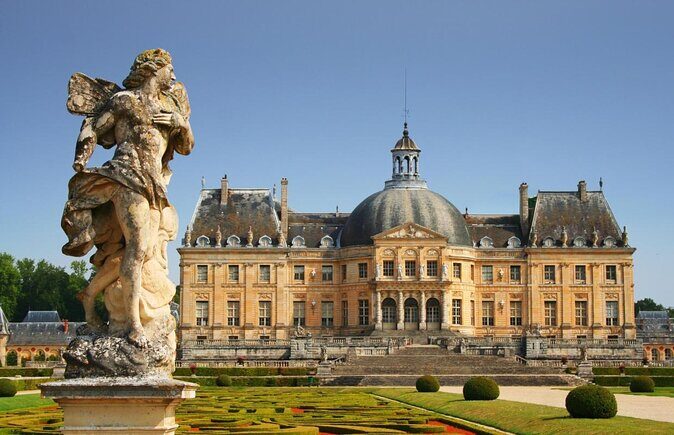 Private tour of the Great Christmas of Vaux le Vicomte and Fontainebleau - A Festive Journey Through France’s Regal Castles
