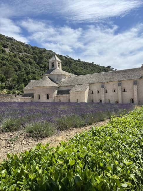 Private tour of the hilltop villages of the Luberon with a local guide - A Complete Breakdown of the Luberon Tour