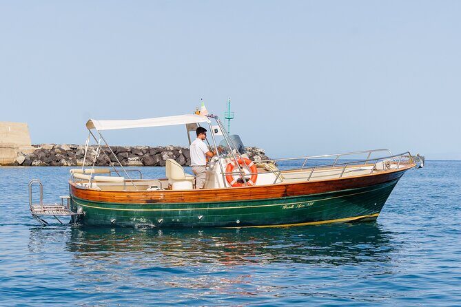 Private tour of the island of Ischia on a Fratelli Aprea gozzo - Key Points