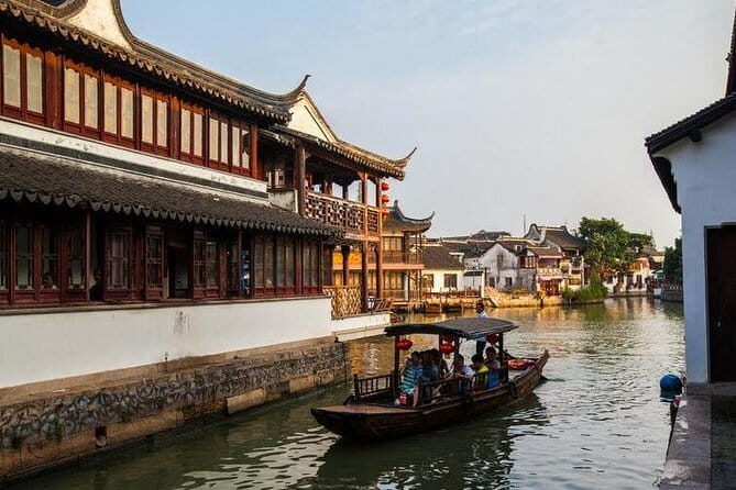 Private Tour of Zhujiajiao Water Town and Jade Buddha Temple in Shanghai - A Detailed Look at the Tour Experience