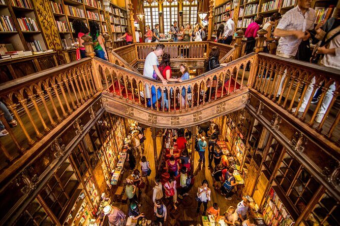 Private Tour Porto With Departure From Lisbon - Ribeira and Vila Nova de Gaia: Experiencing Porto’s Vibrant Atmosphere