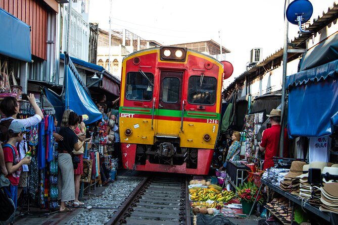Private tour : Railway & Floating Market and the Bridge over river Kwae - A Deep Dive into the Experience