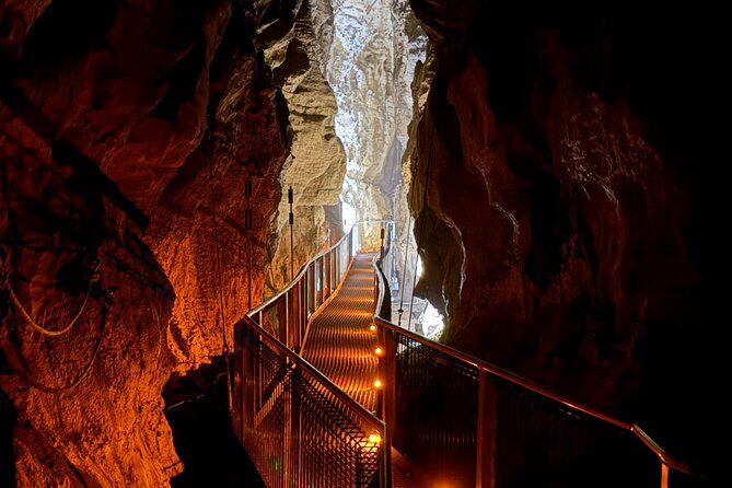 Private Tour: Ruakuri Cave, Waitomo Glowworm & Hobbiton Movie Set - Key Points