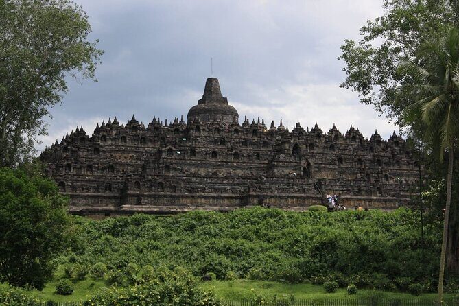 Private tour semarang pier to borobudur temple - Lunch and Refreshments