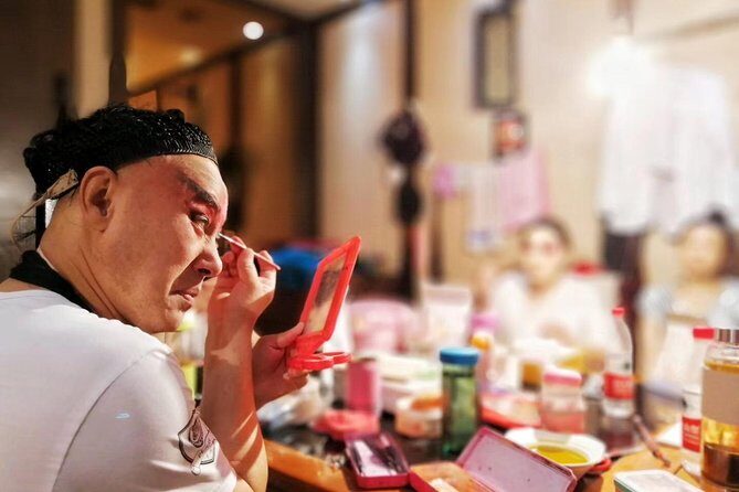 Private Tour: Shichahai, Nanluoguxiang and Peking Opera&dinner - Starting with Nanluoguxiang: A Glimpse into Old Beijing