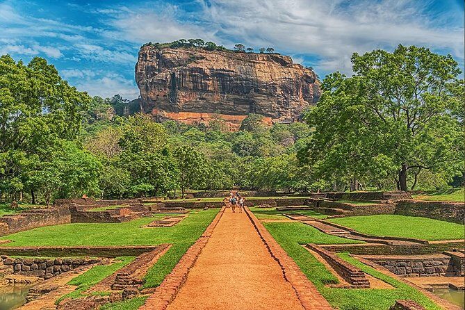 Private tour start from Colombo airport 4 person for 7 N / 8 days - Key Points