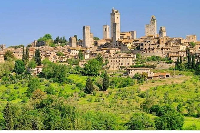 PRIVATE TOUR "Sweet Hills of Chianti and San Gimignano" with Lunch & 2 Tastings - San Gimignano: The Towered City