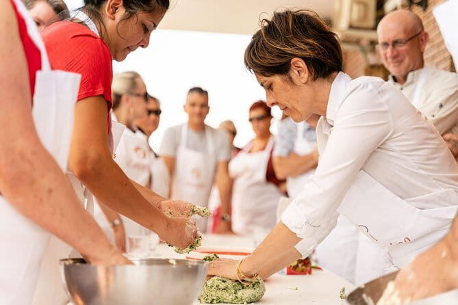 PRIVATE TOUR "Sweet Hills of Chianti and San Gimignano" with Lunch & 2 Tastings - FAQ