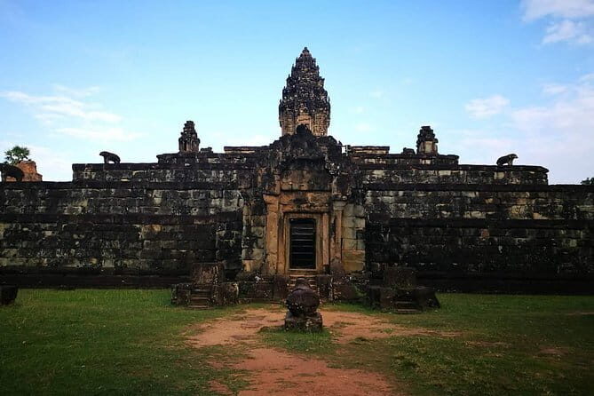 Private tour to Bakong Temple and Sunset at Tonle Sap Lake - Key Points