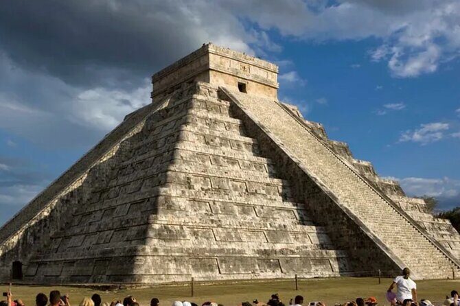 Private Tour to Chichen Itza and Cenote Tsukan with Meal Included - Key Points