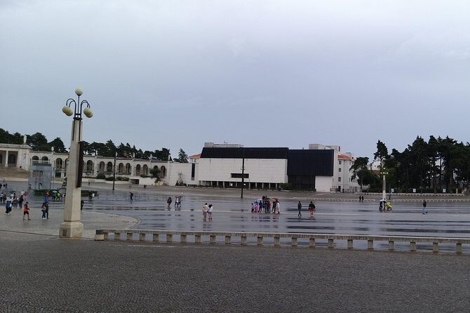 Private Tour to Fátima Sanctuary and the Little Shepherds Houses - The Basilicas of Fátima: Rosary and Holy Trinity
