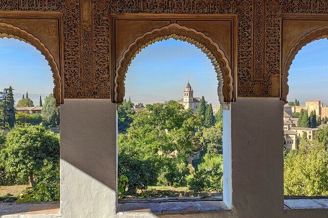 Private tour to Granada from Seville with visit to the Alhambra - Key Points