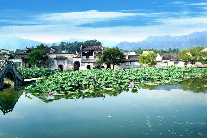 Private tour to Hongcun village and Tunxi old town with Lunch from Huangshan - Discovering Hongcun Village: The Heart of the Tour