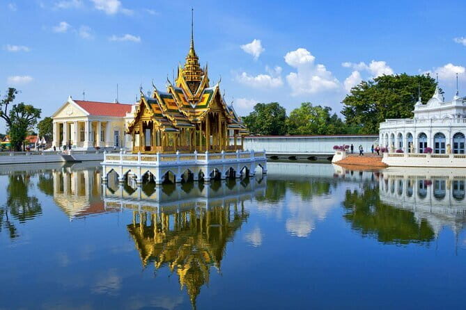 Private Tour to Maeklong Train Market and Floating Market - Damnoen Saduak Floating Market: A Visual Feast