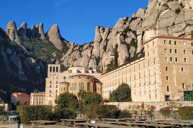 Private Tour to Montserrat with a specialized local guide - What Sets This Tour Apart?