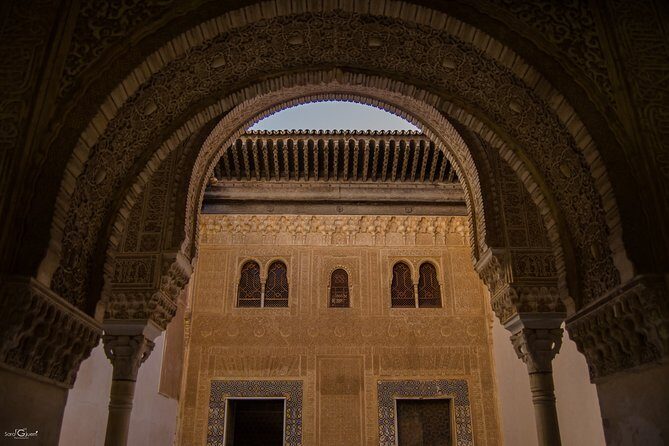 Private Tour to The Alhambra with Nasrid Palaces in Granada - What Makes This Tour Special?