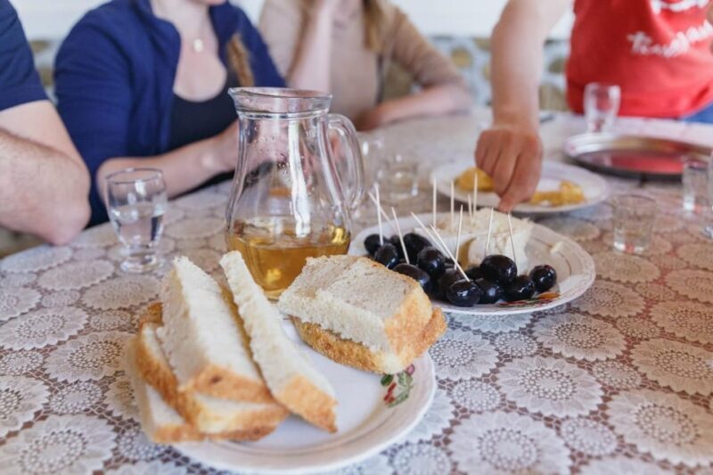 Private tour Underground Wonders & Vineyard Delights - Key Points