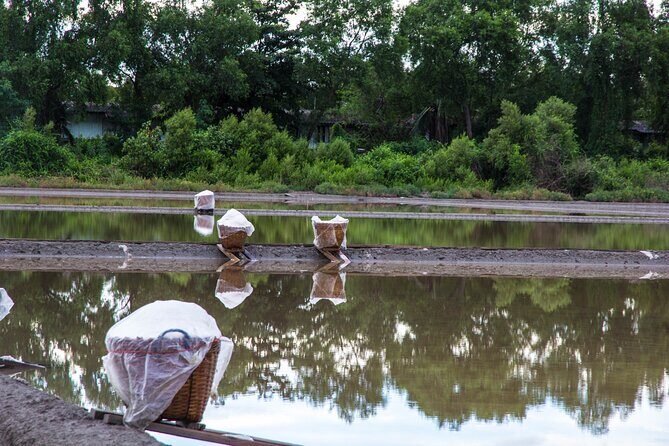 Private Tour : Unseen Railway and Floating Market then Phenomenon Temple - Who Will Love This Tour?