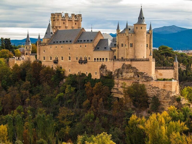 Private tour with driver from Madrid through Avila and Segovia with entrance tickets - Who Is This Tour Best For?