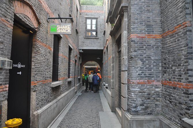 Private Tour with Zhujiajiao Ancient Town, Shanghai Zoo, Xintiandi and the Bund - Key Points