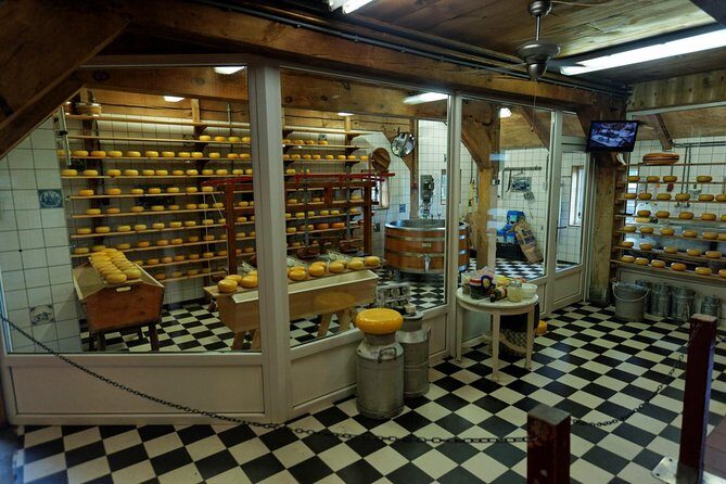 Private Tour Zaanse Schans Windmills and Volendam in Jaguar - Why This Tour Works Well