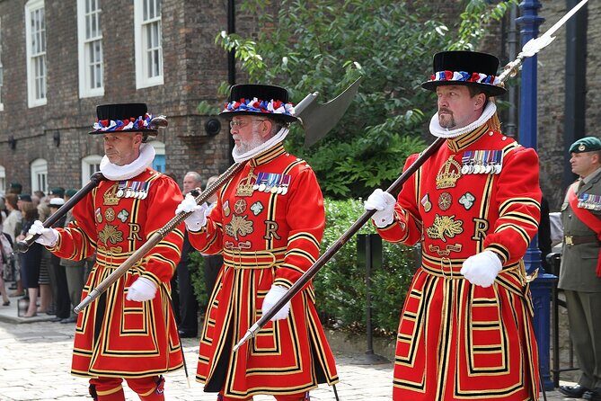 Private Tours: Tower of London Beefeater Meet Greet Crown Jewels - Introduction