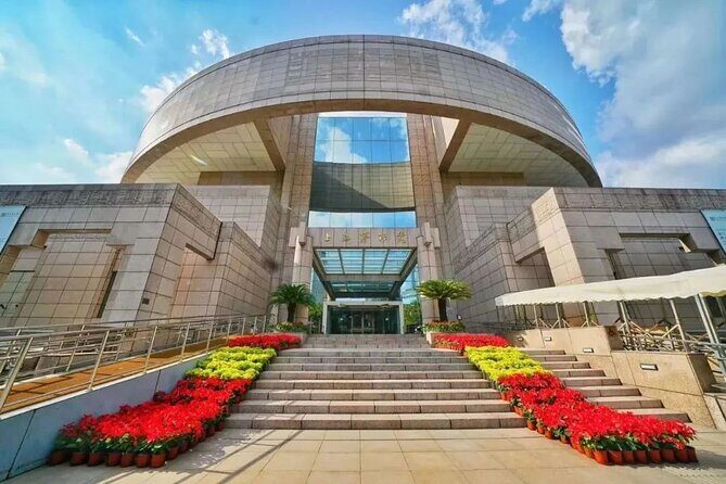 Private Tour:Shanghai Museum, Yu Garden, the Bund+Dinner in Oriental Pearl Tower - Introduction to Shanghai’s Charm in a Day