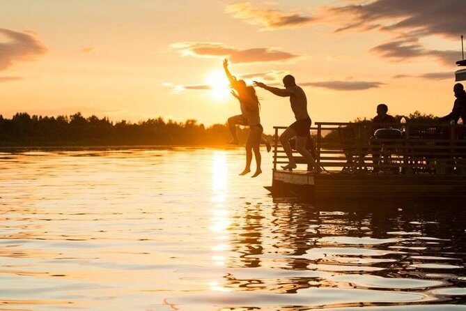 Private Traditional Lakeside Sauna with Midnight Sun - Key Points